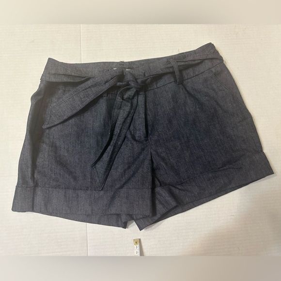 NY&Co. 7th Avenue collection Bow tie front shorts - Picture 1 of 5